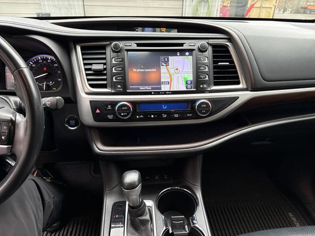 Used 2016 Toyota Highlander Limited image 24
