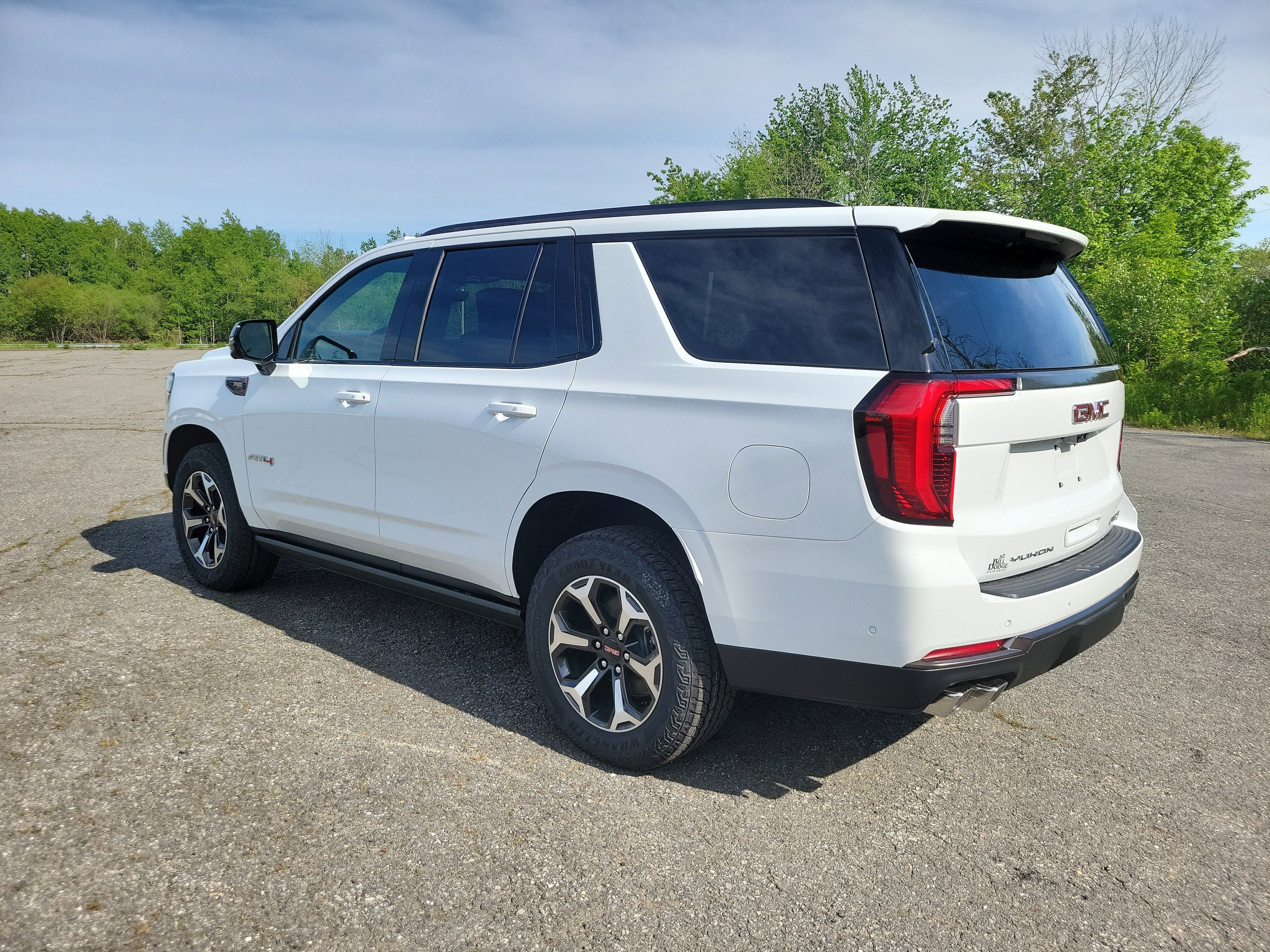 New 2026 GMC Yukon AT4 Ultimate w/ LPO, Floor Liner Package AWD/4WD image 5