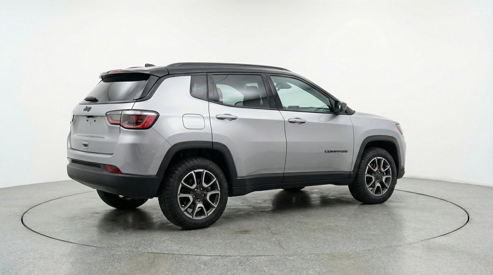 Used 2025 Jeep Compass Trailhawk image 9