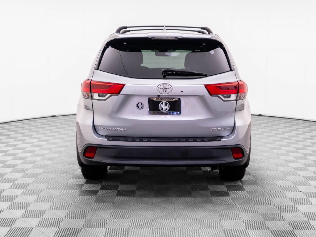 Used 2019 Toyota Highlander XLE AWD/4WD image 5