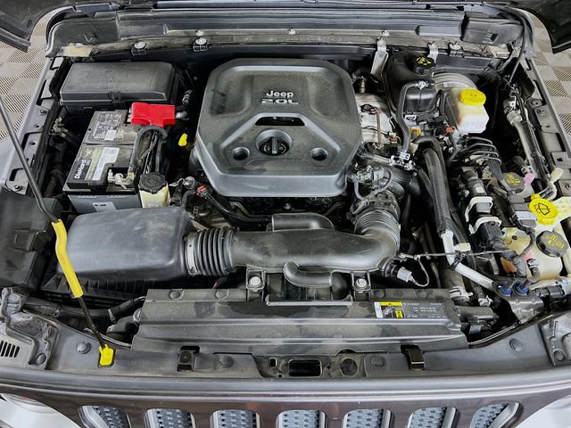 Used 2019 Jeep Wrangler Unlimited Sahara w/ Dual Top Group AWD/4WD image 27