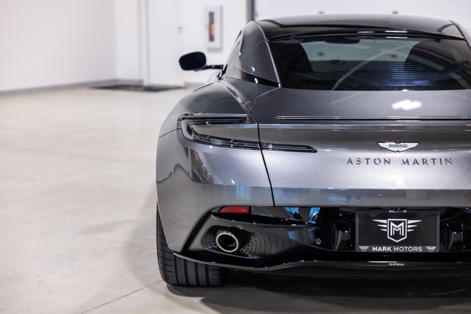 Used 2024 Aston Martin DB12 Coupe image 14