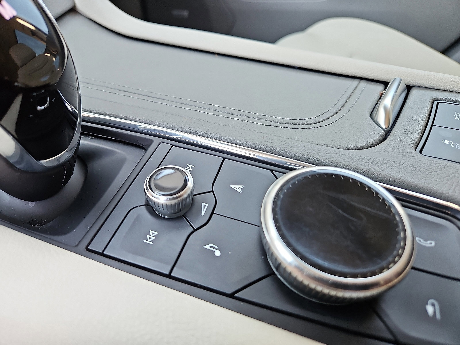 Certified 2022 Cadillac XT5 Premium Luxury w/ Technology Package image 22