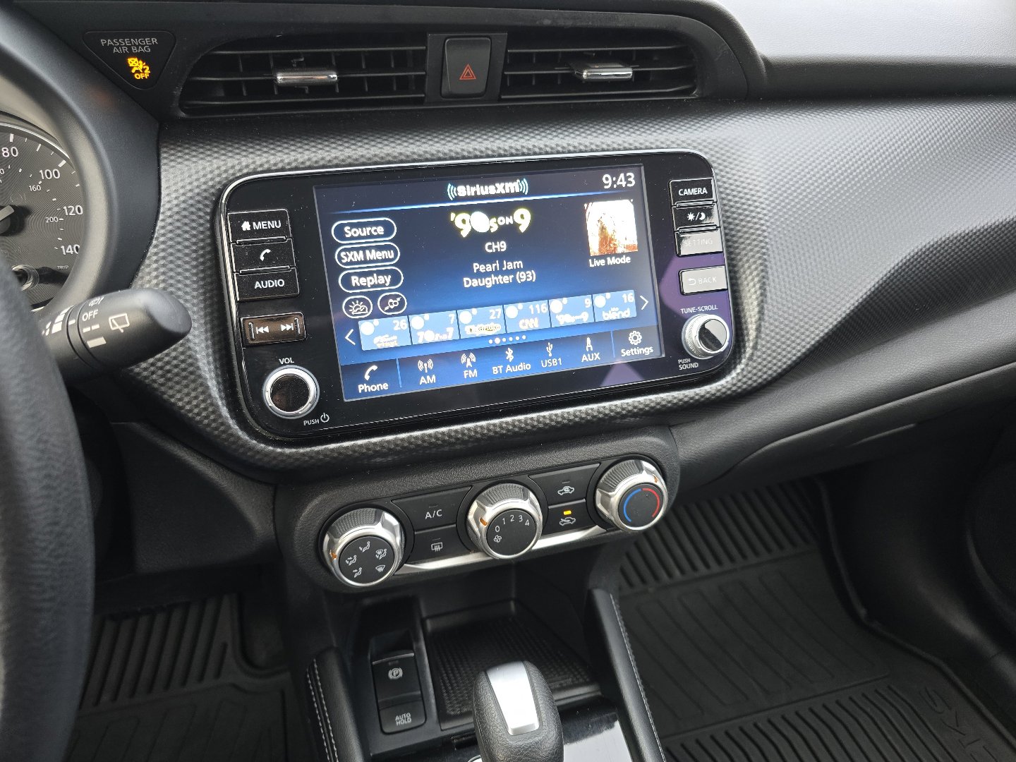 Used 2023 Nissan Kicks SV image 32