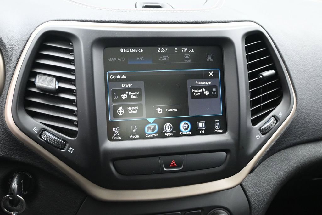 Used 2017 Jeep Cherokee Latitude w/ Cold Weather Group AWD/4WD image 18