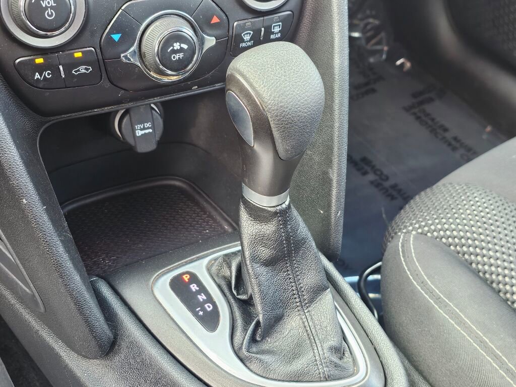 Used 2015 Dodge Dart SXT image 20