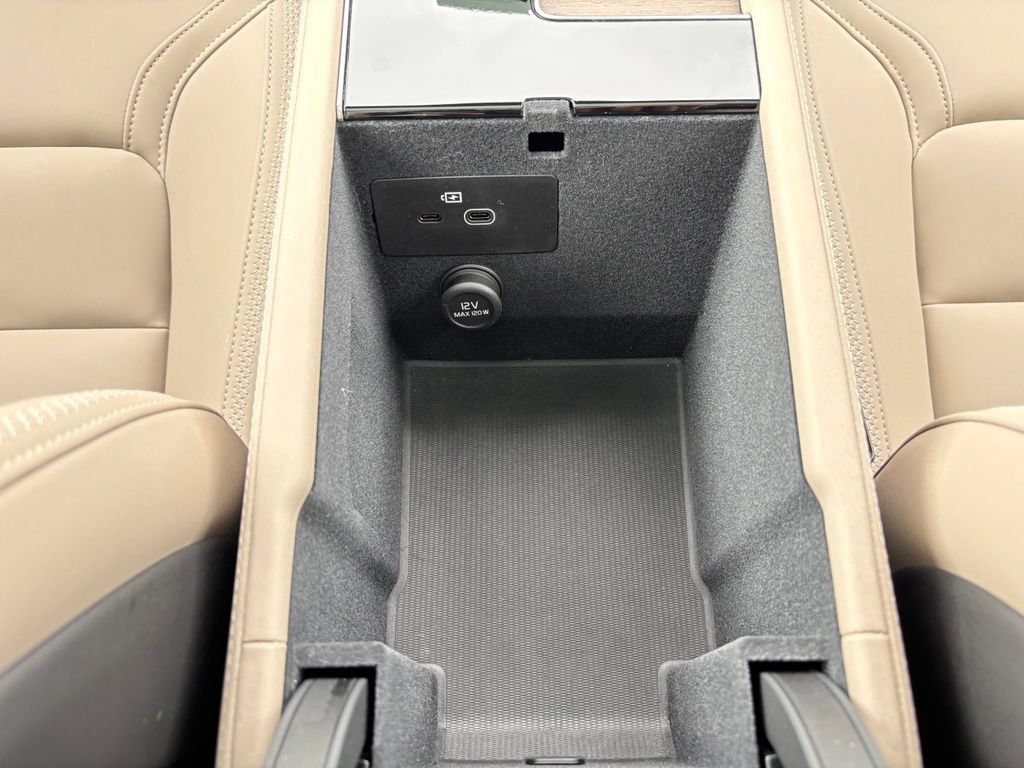 Used 2026 Volvo XC90 B6 Plus w/ Protection Package AWD/4WD image 16