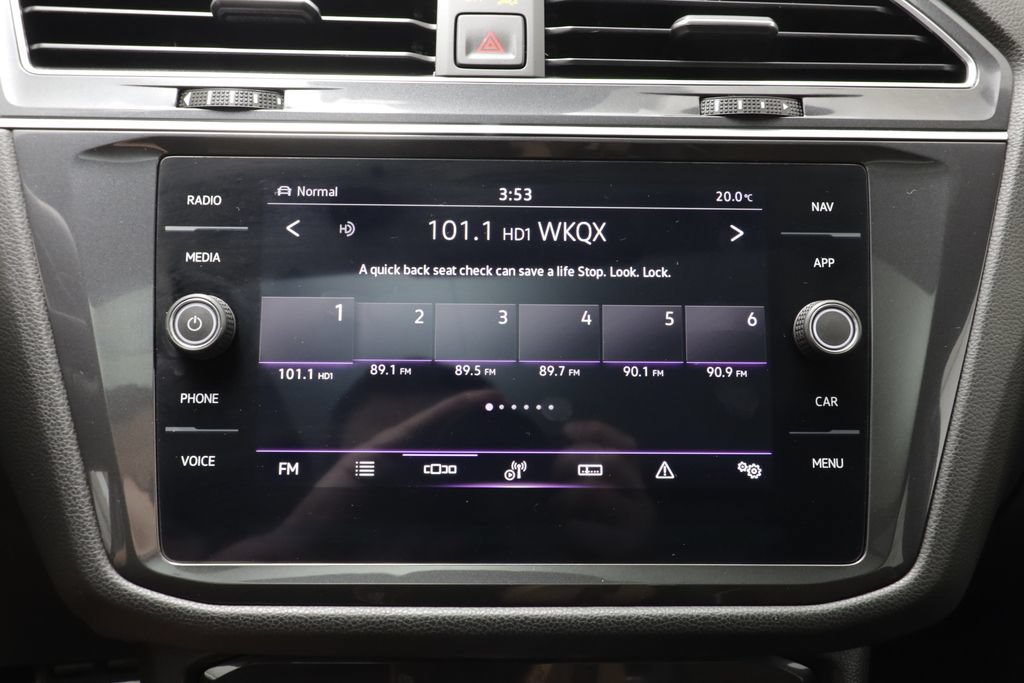 Certified 2022 Volkswagen Tiguan SEL R-Line AWD/4WD image 9