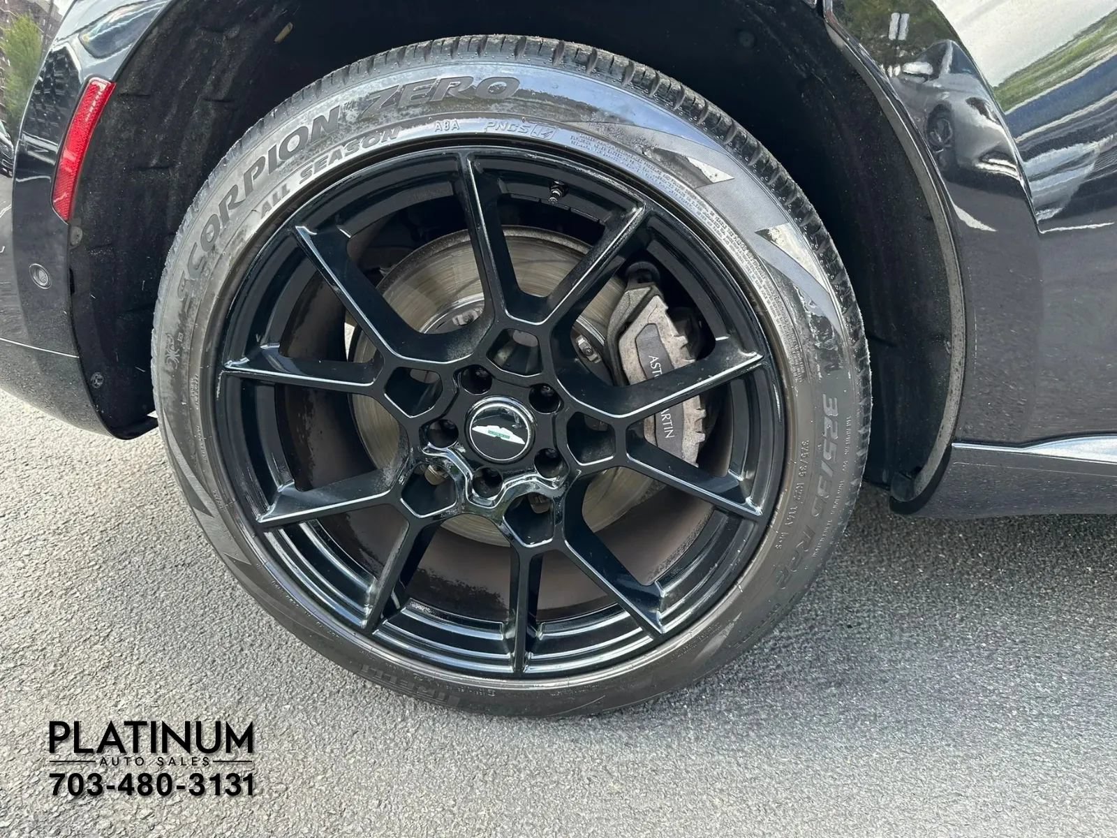 Used 2021 Aston Martin DBX AWD/4WD image 23