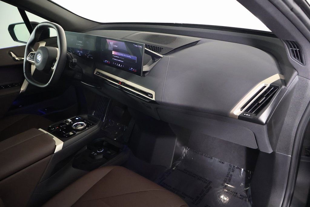 Used 2024 BMW iX xDrive50 w/ Sport Package image 9