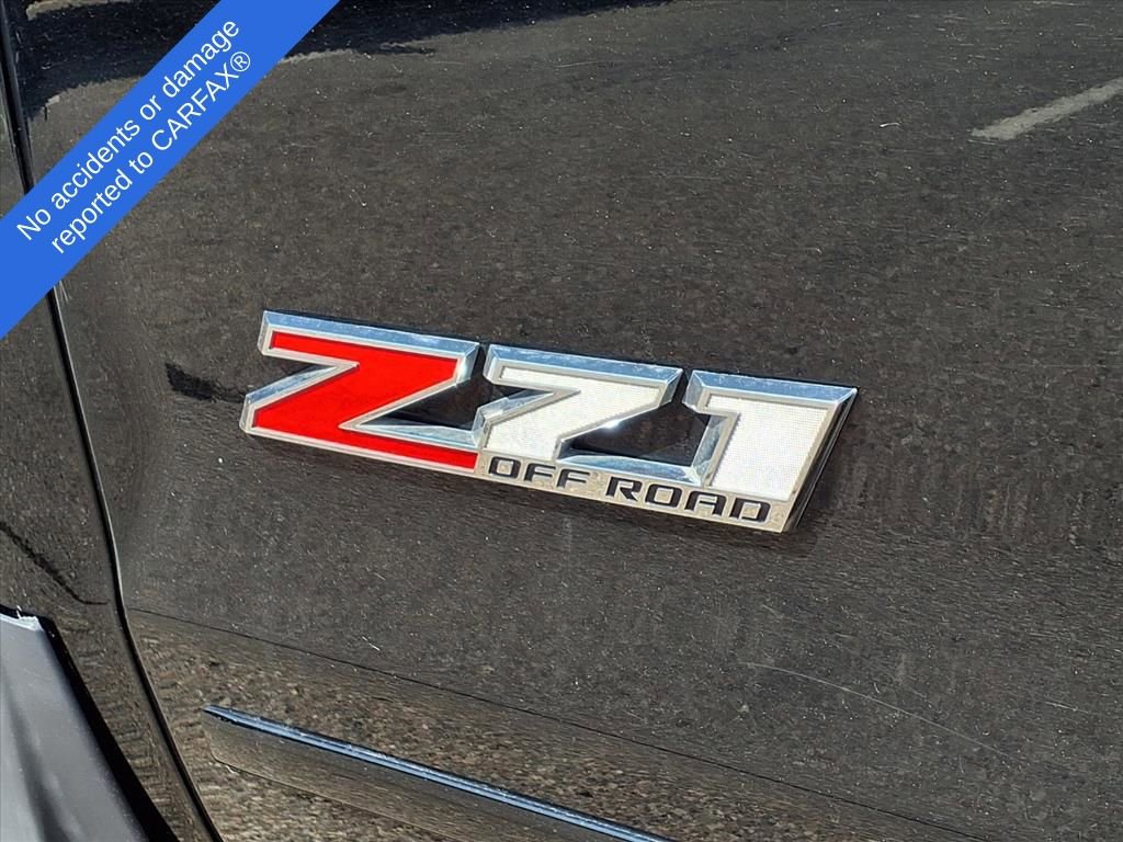 Used 2017 Chevrolet Silverado 1500 LT w/ Midnight Edition image 12