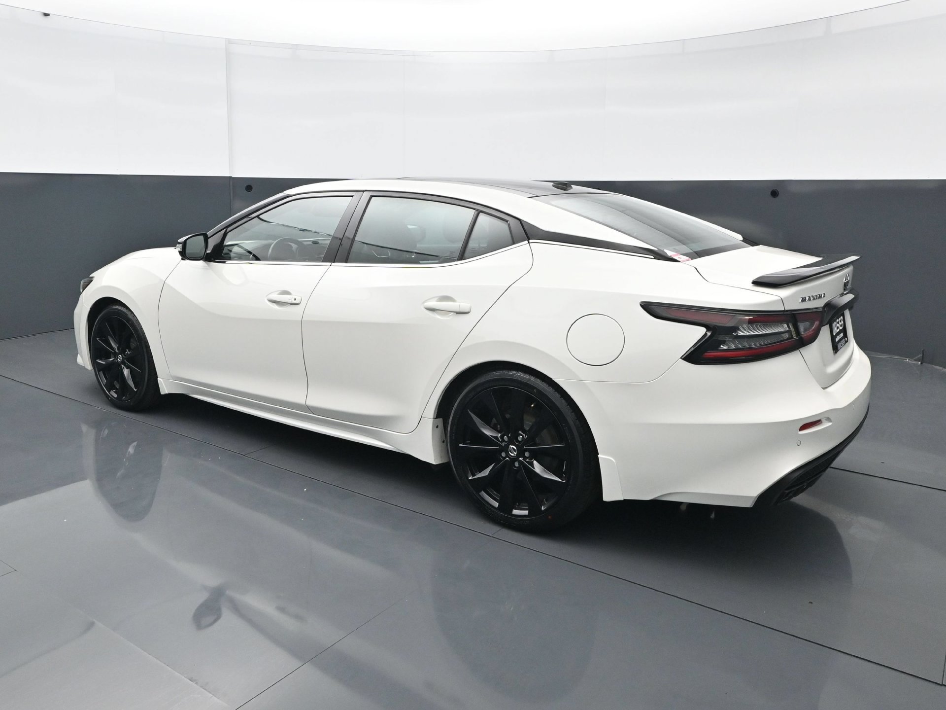 Used 2021 Nissan Maxima SR FWD image 4