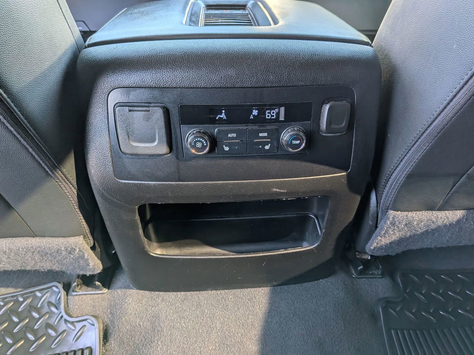 Used 2020 Chevrolet Suburban Premier image 47