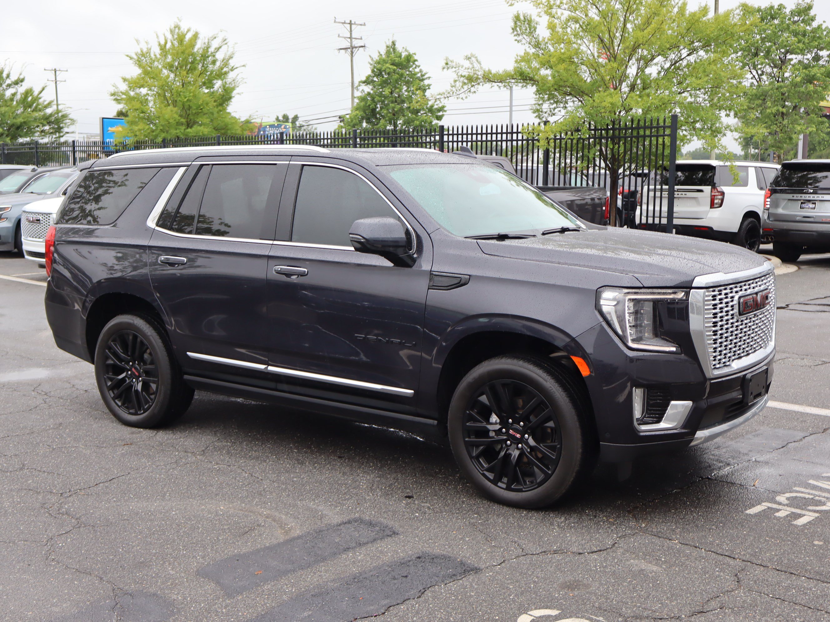 Used 2024 GMC Yukon Denali w/ Denali Reserve Package AWD/4WD image 2