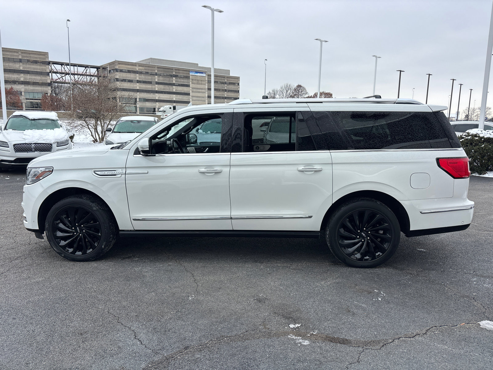 Used 2021 Lincoln Navigator L Reserve image 4