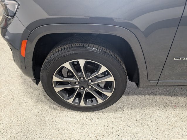 Used 2024 Jeep Grand Cherokee Overland w/ Luxury Tech Group IV AWD/4WD image 9