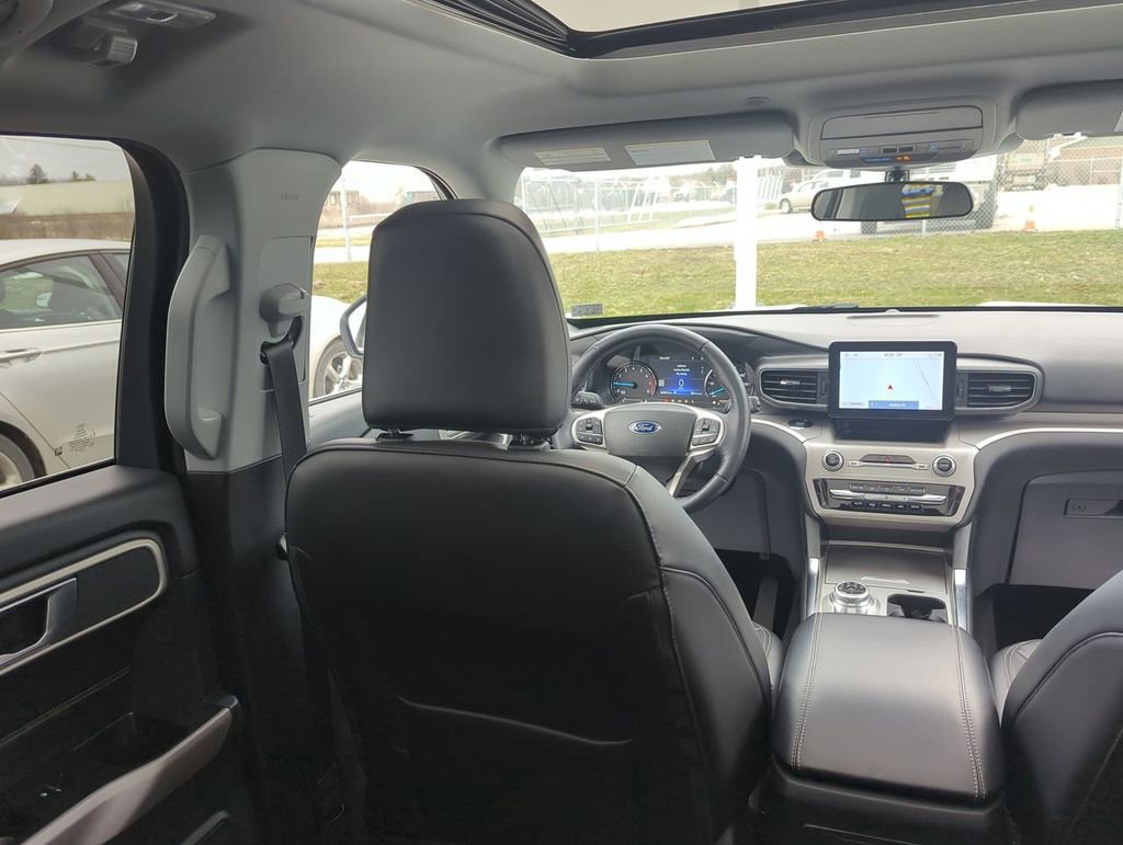 Used 2023 Ford Explorer XLT w/ Equipment Group 202A image 10