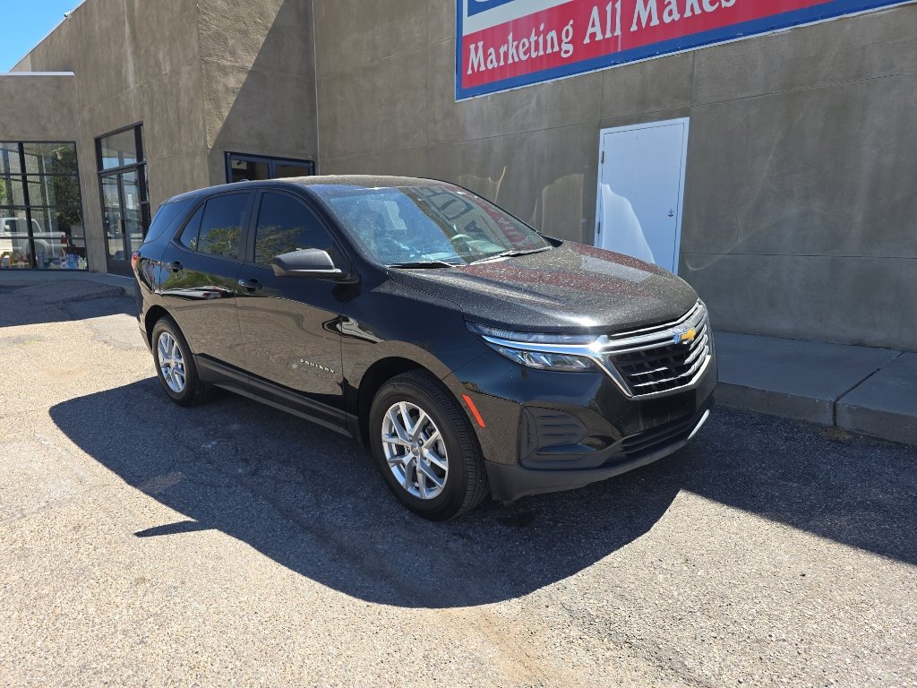 Used 2023 Chevrolet Equinox LS w/ LS Convenience Package image 4