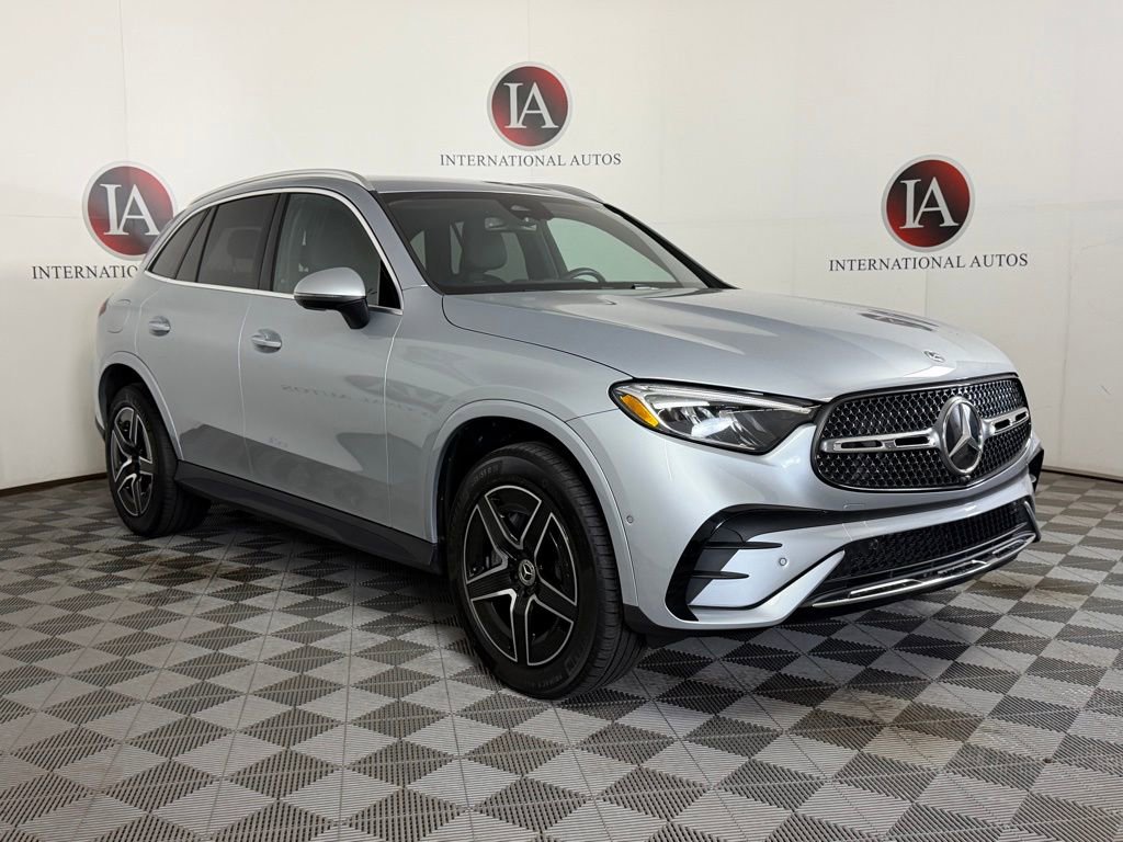 Used 2025 Mercedes-Benz GLC 300 4MATIC image 1