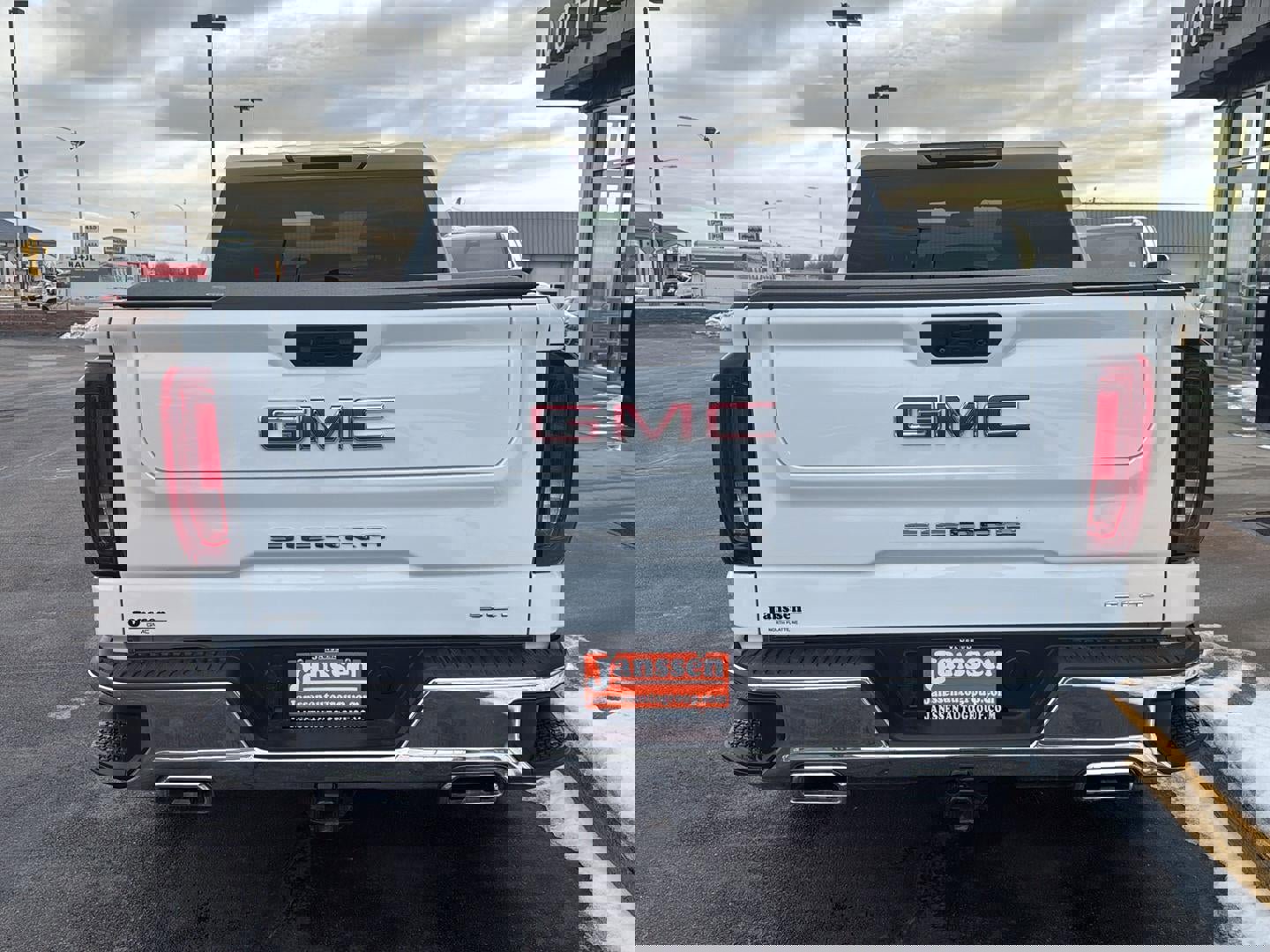 Used 2022 GMC Sierra 1500 SLT w/ X31 Off-Road Package image 3