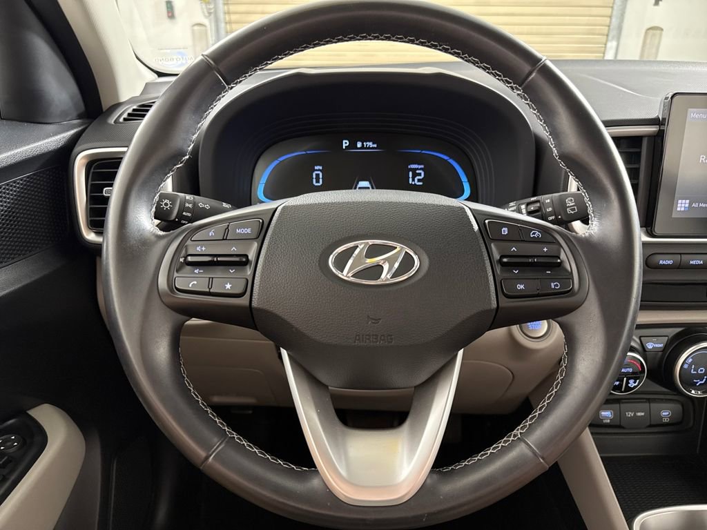 Used 2024 Hyundai Venue SEL image 12