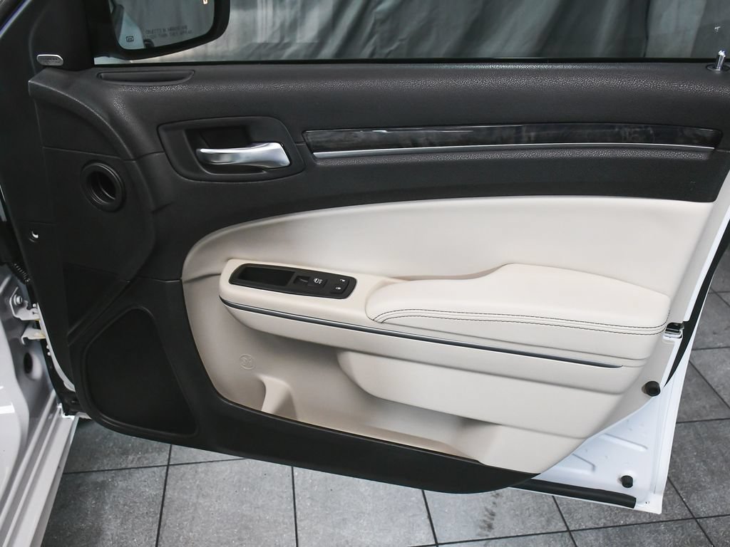 Used 2023 Chrysler 300 Touring L w/ Comfort Group AWD/4WD image 16