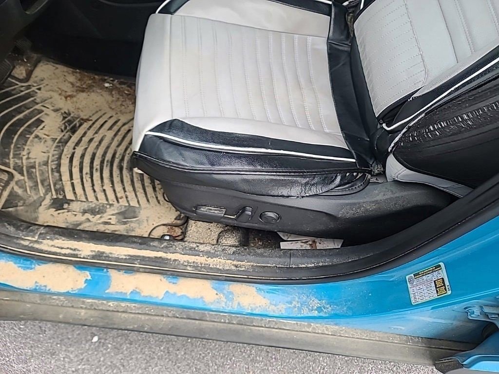 Used 2023 Hyundai Kona SEL w/ Winter Weather Package image 19