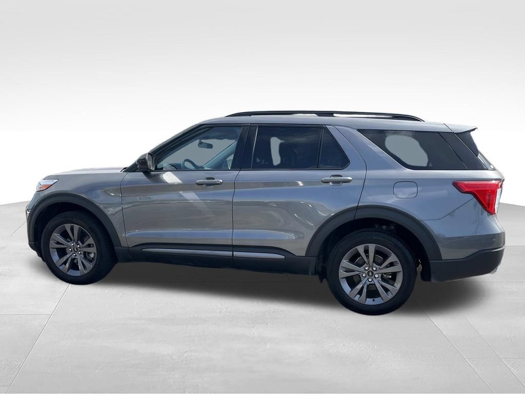 Certified 2024 Ford Explorer XLT w/ Equipment Group 202A AWD/4WD image 10