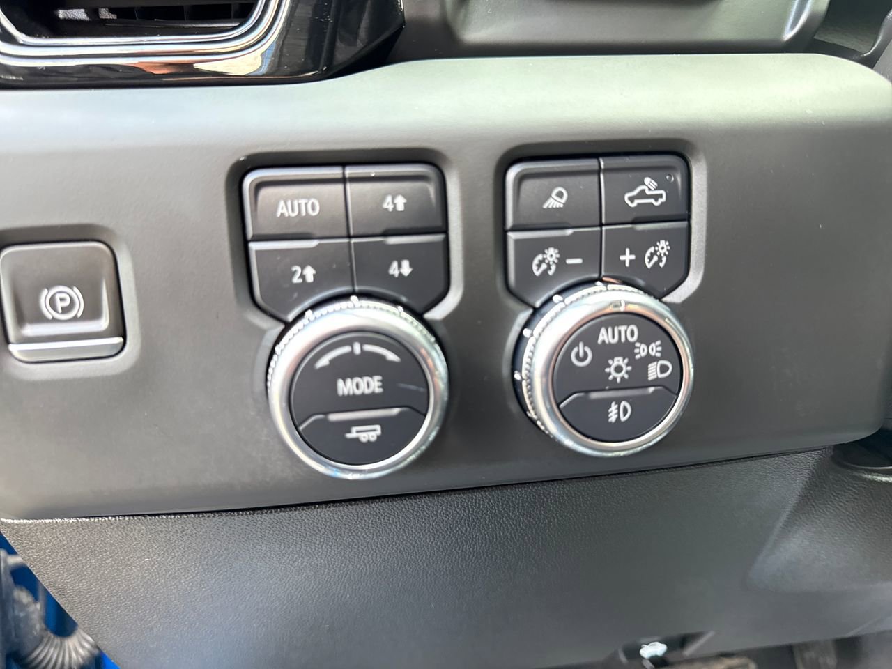 Used 2024 GMC Sierra 1500 AT4 w/ Technology Package image 19
