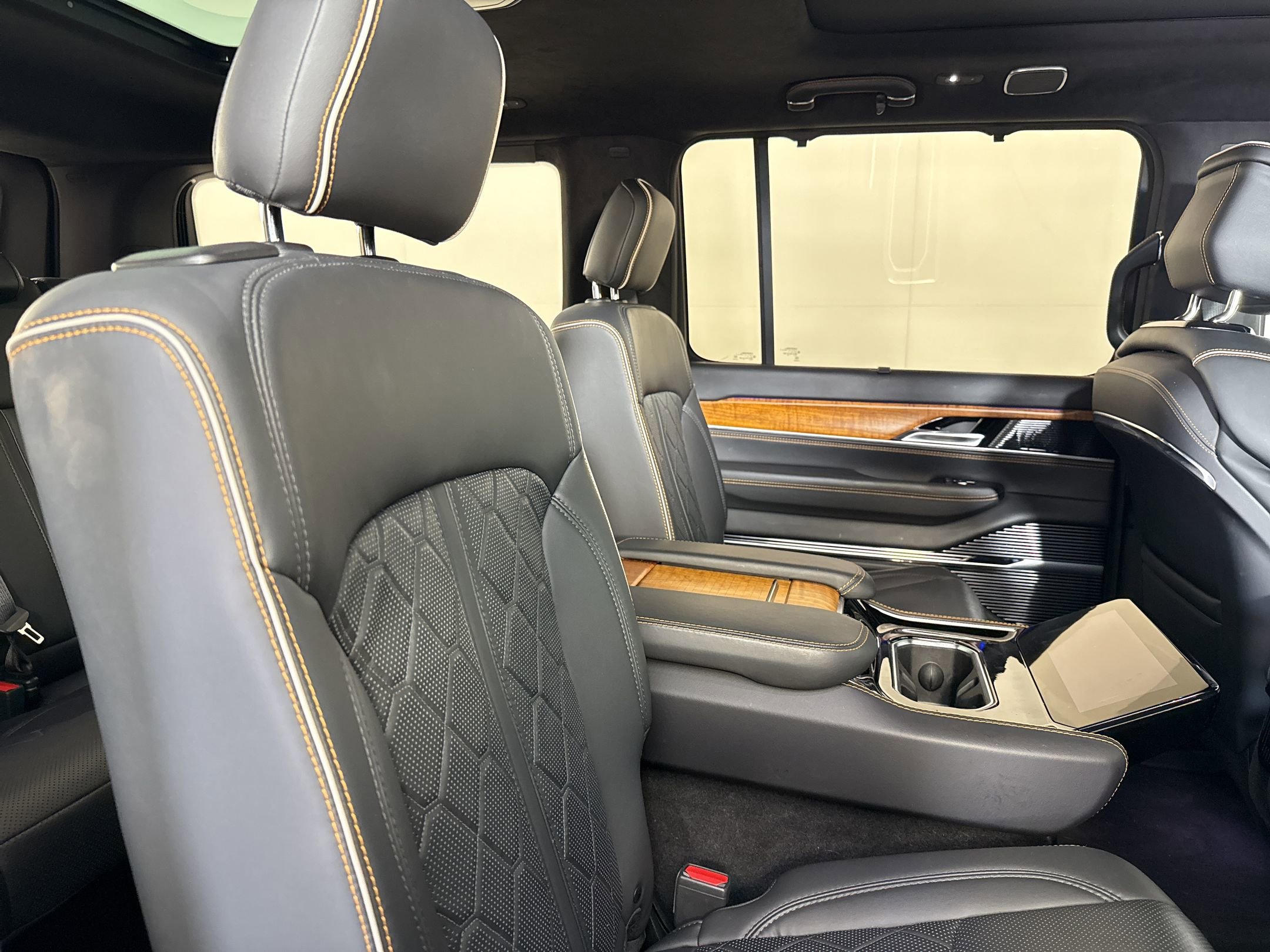 Used 2023 Jeep Grand Wagoneer Series III image 24