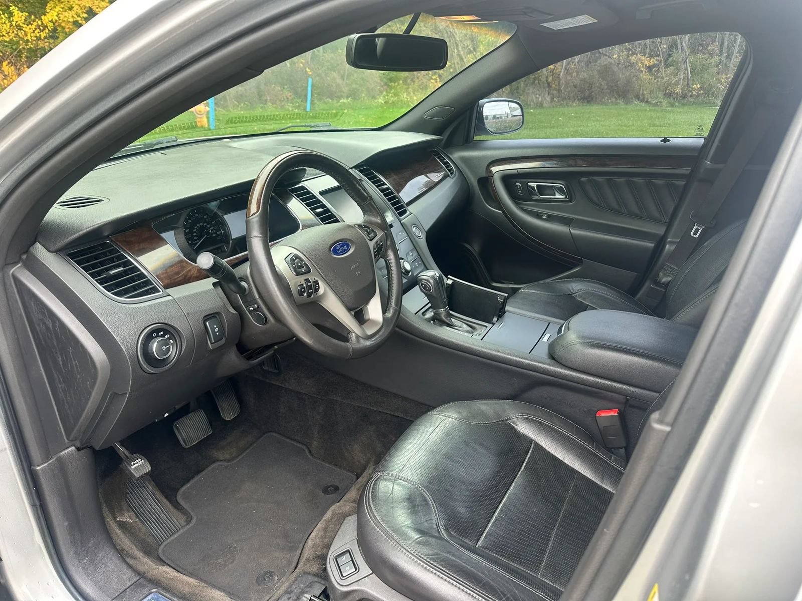Used 2015 Ford Taurus Limited FWD image 9