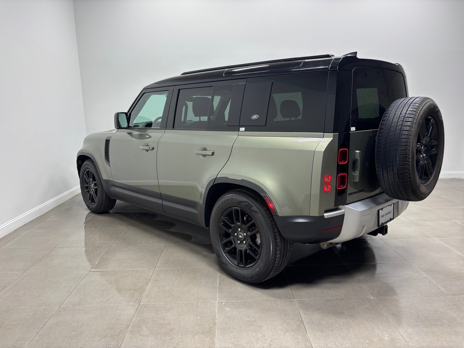 Used 2024 Land Rover Defender 110 S AWD/4WD image 10
