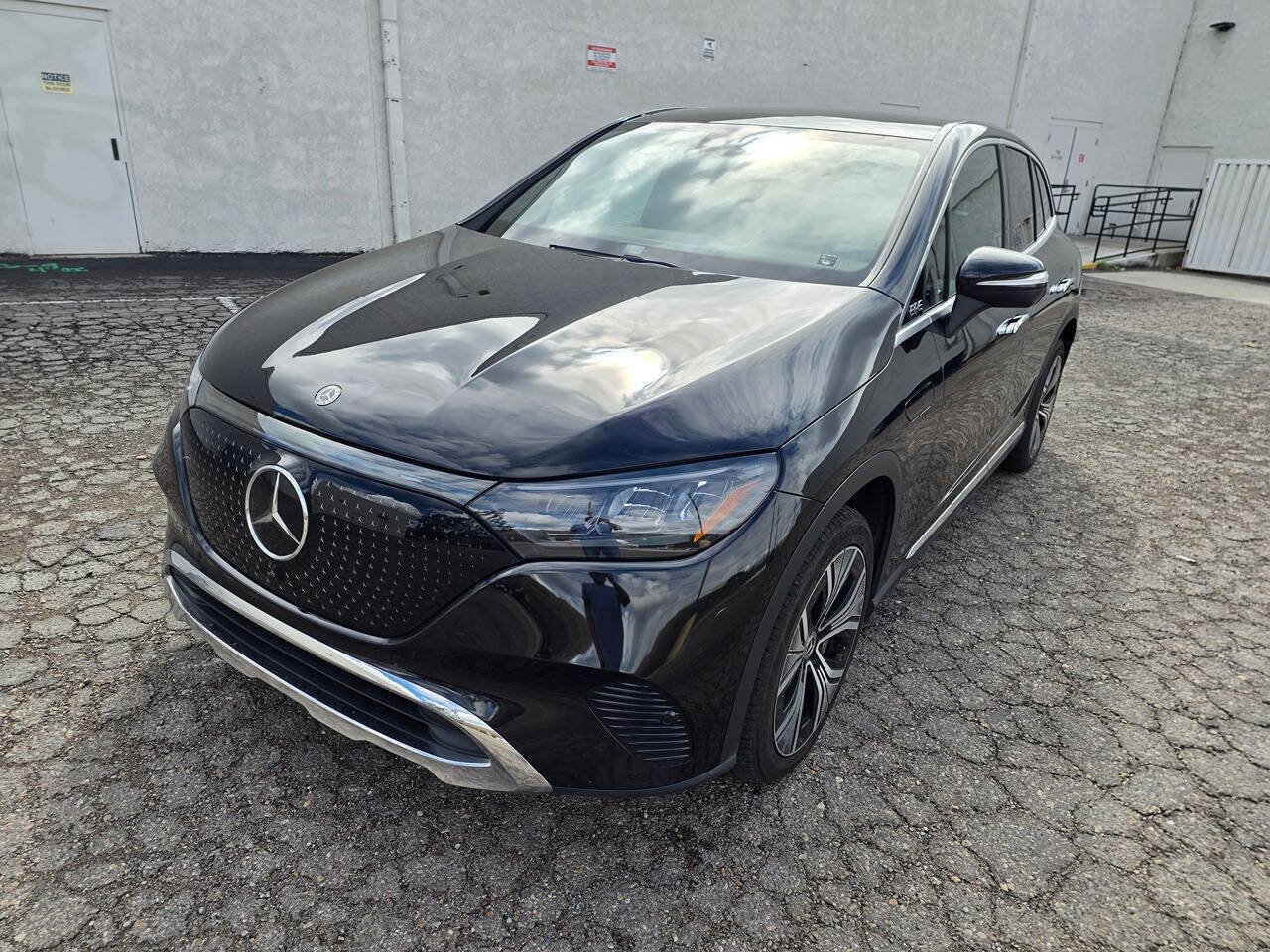 Used 2023 Mercedes-Benz EQE 350+ SUV w/ Exclusive Trim Package image 9