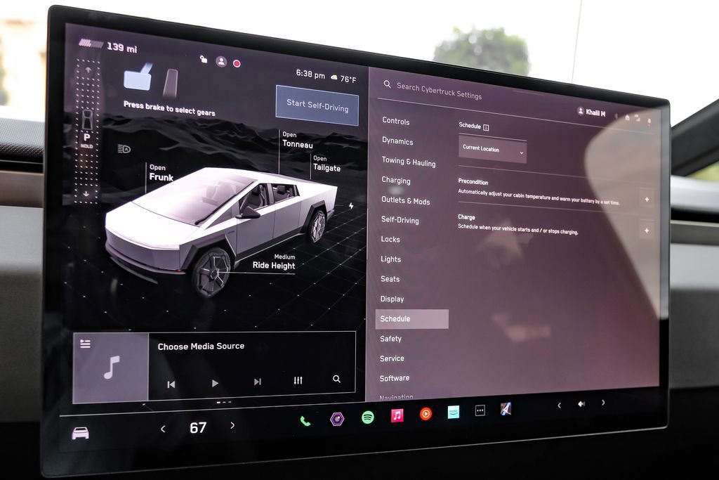 Used 2024 Tesla Cybertruck AWD Crew Cab image 26