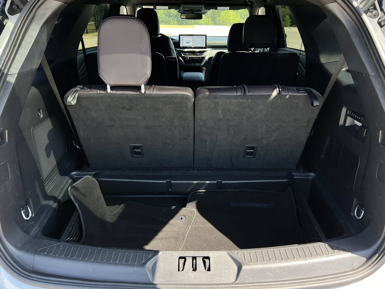 Used 2025 Ford Explorer Platinum w/ LUX Leather Package AWD/4WD image 29