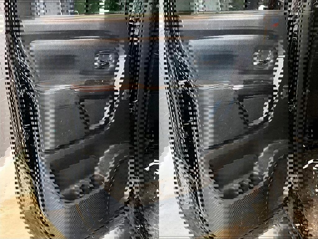 Used 2021 Nissan Titan PRO-4X w/ Pro-4x Convenience Package image 21