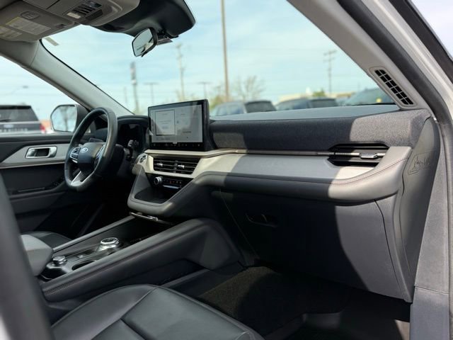 Used 2025 Ford Explorer Active w/ Active Comfort Package image 18