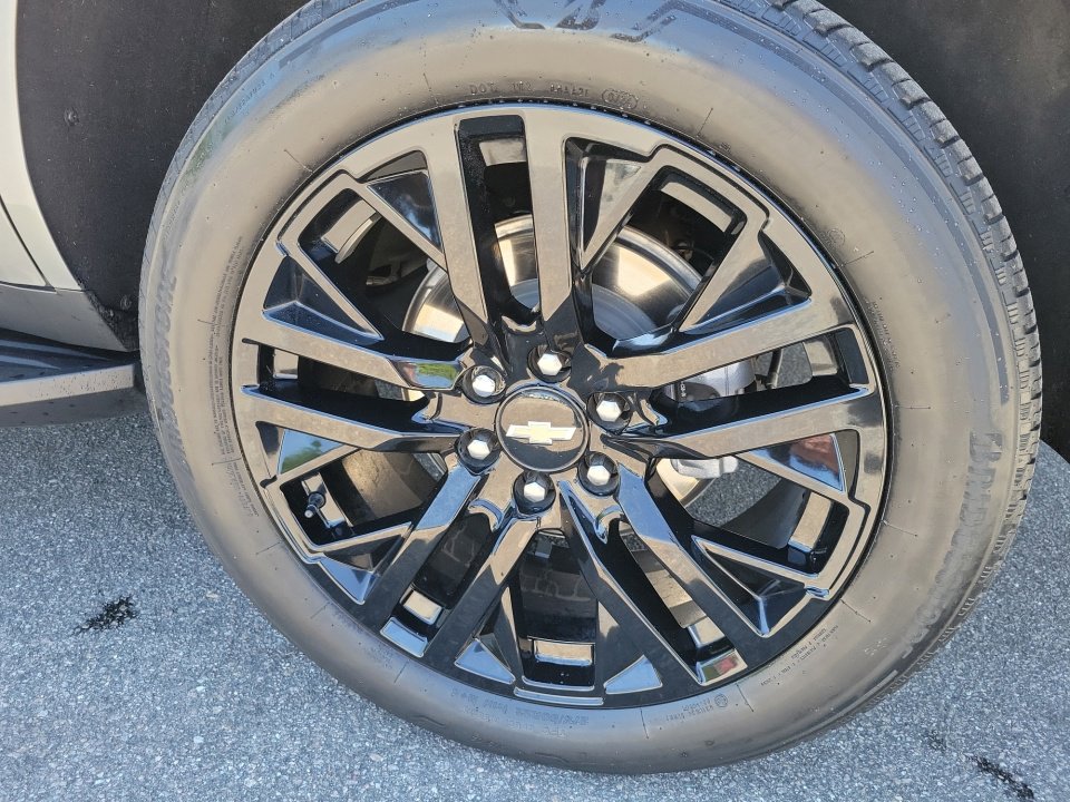 Used 2024 Chevrolet Tahoe Premier w/ Premium Package 2 AWD/4WD image 25