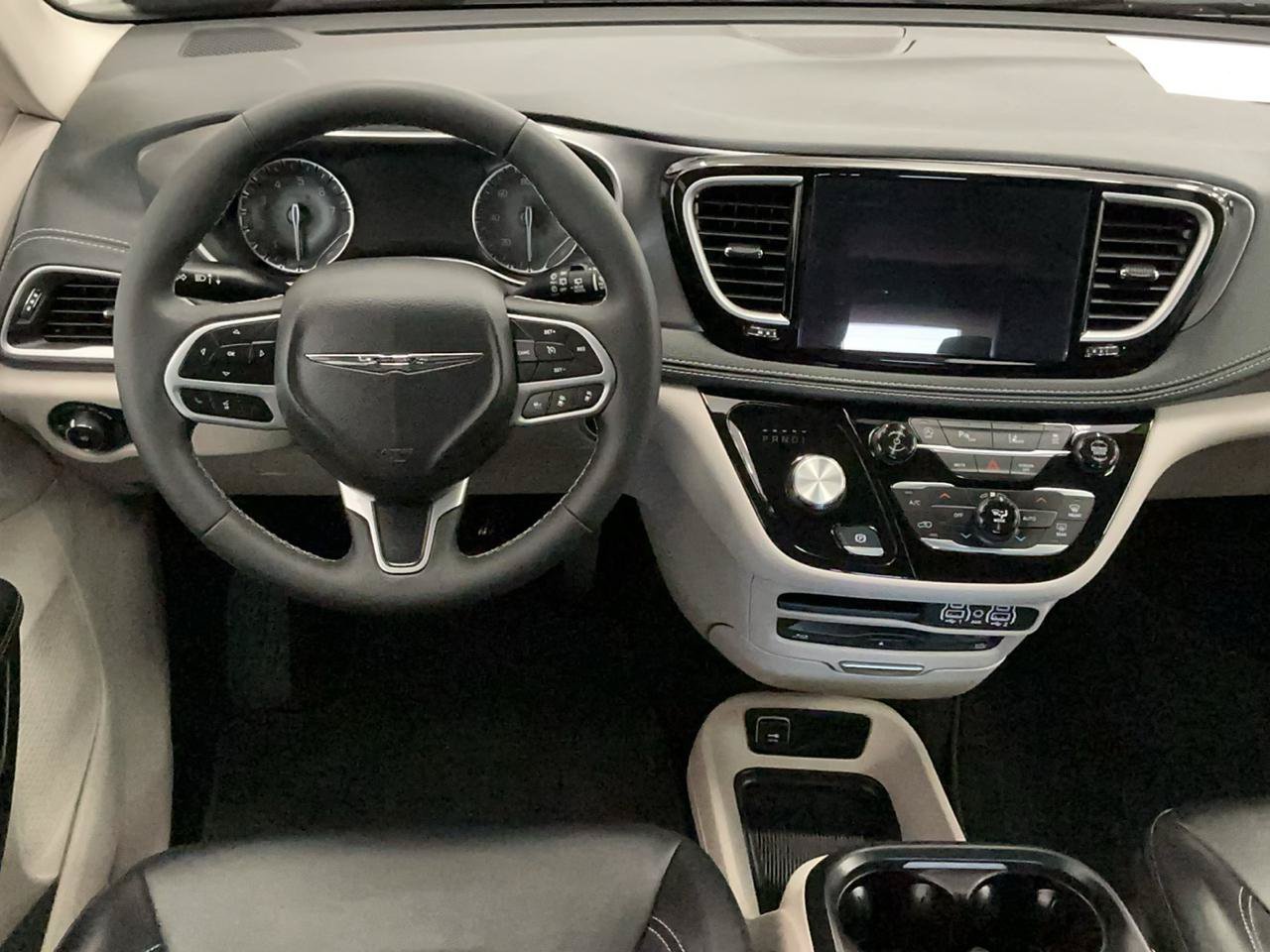 Used 2023 Chrysler Pacifica Touring-L w/ Uconnect Theater Family Group AWD/4WD image 16