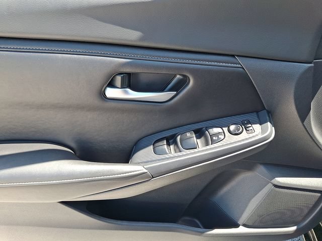 Used 2023 Nissan Sentra SV FWD image 14