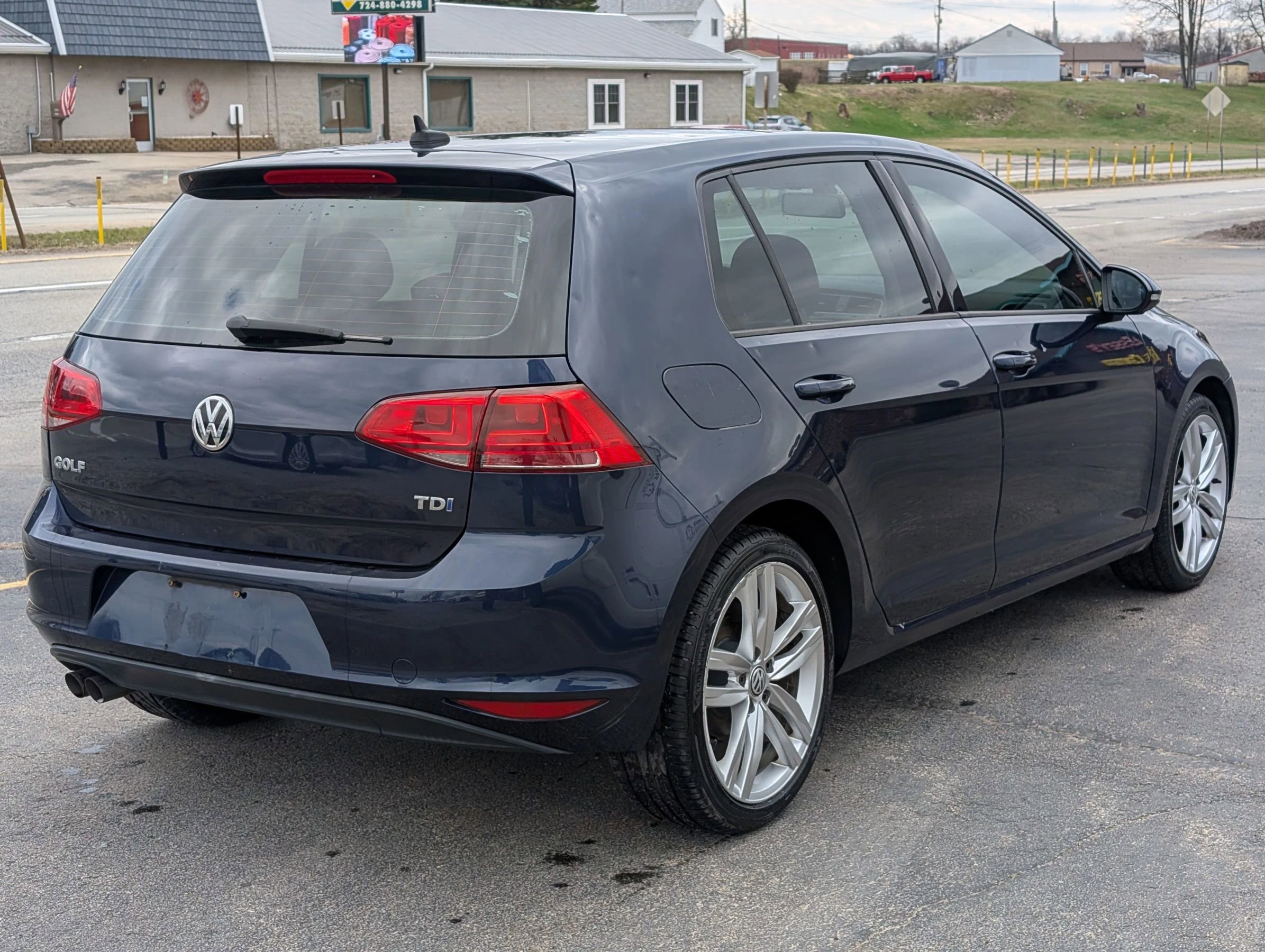 Used 2015 Volkswagen Golf TDI S image 5