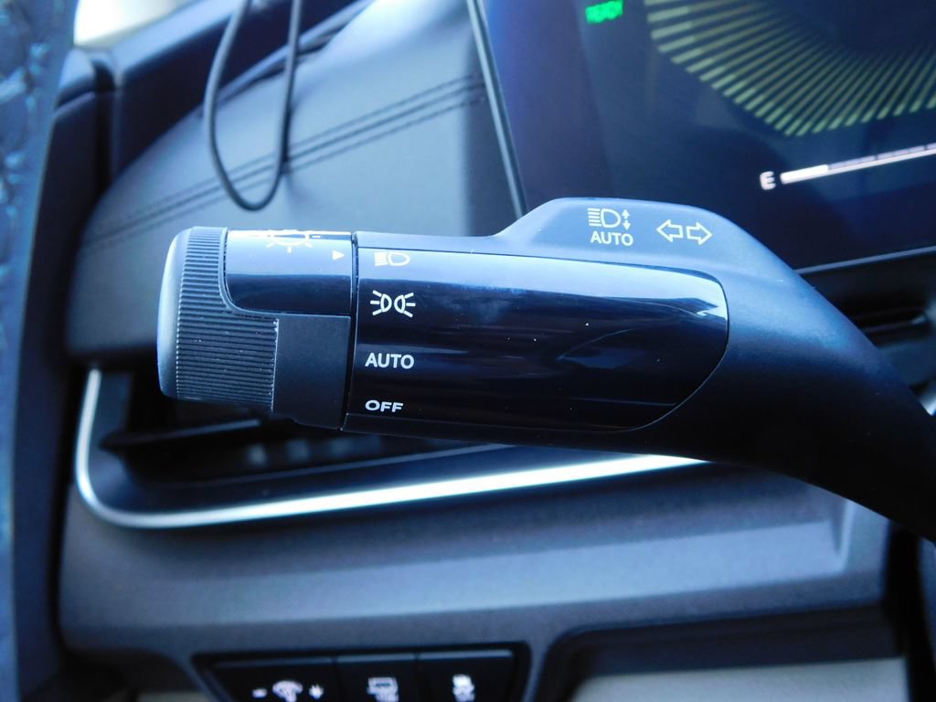 Used 2025 Kia Carnival EX FWD image 38