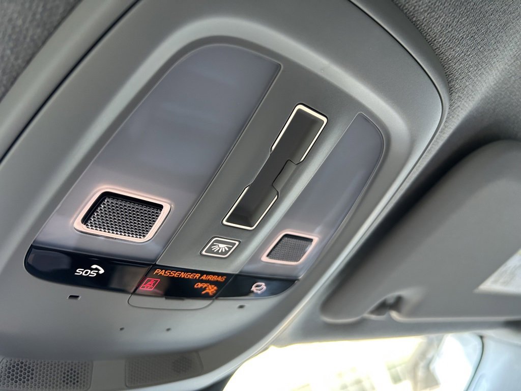 Certified 2025 Volvo XC40 B5 Plus image 28