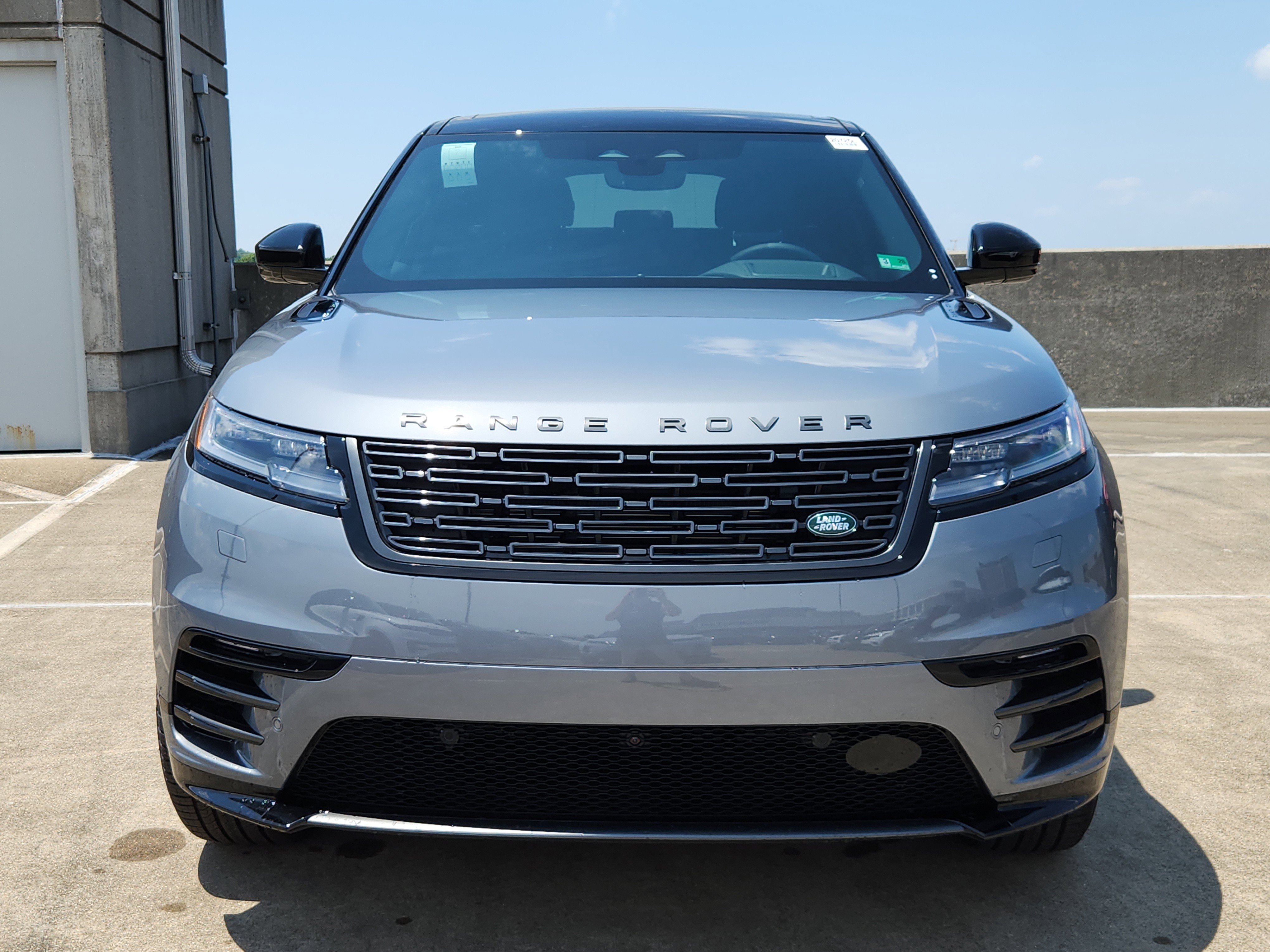 New 2026 Land Rover Range Rover Velar Dynamic SE image 8