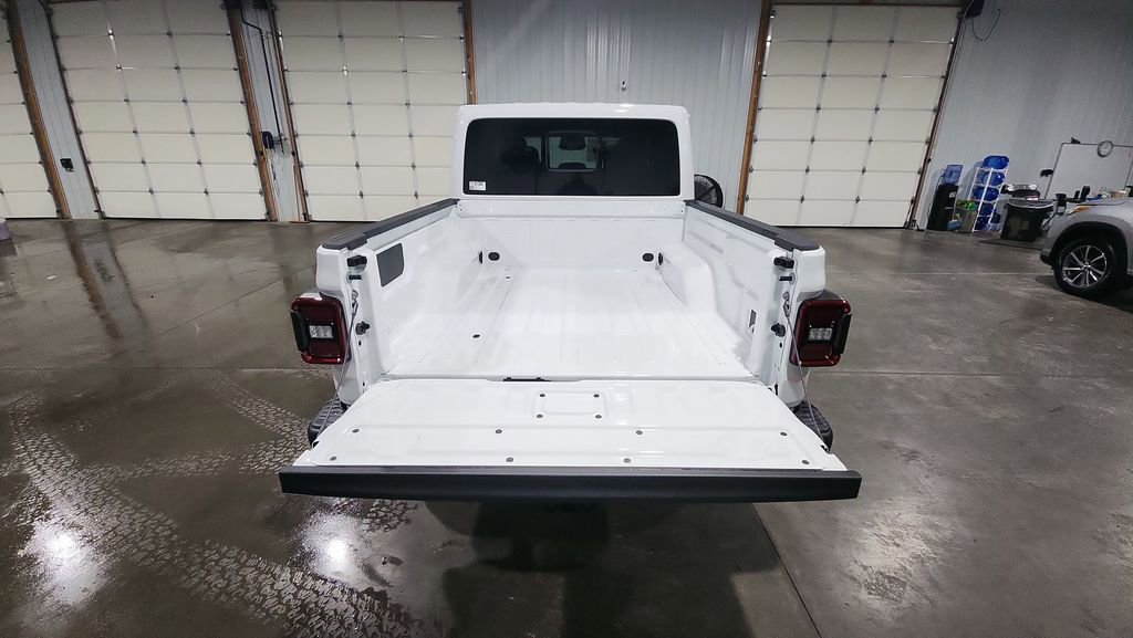 New 2026 Jeep Gladiator Mojave w/ Steel Bumper Group image 27