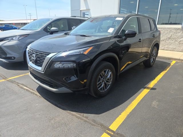 Used 2023 Nissan Rogue S AWD/4WD image 3