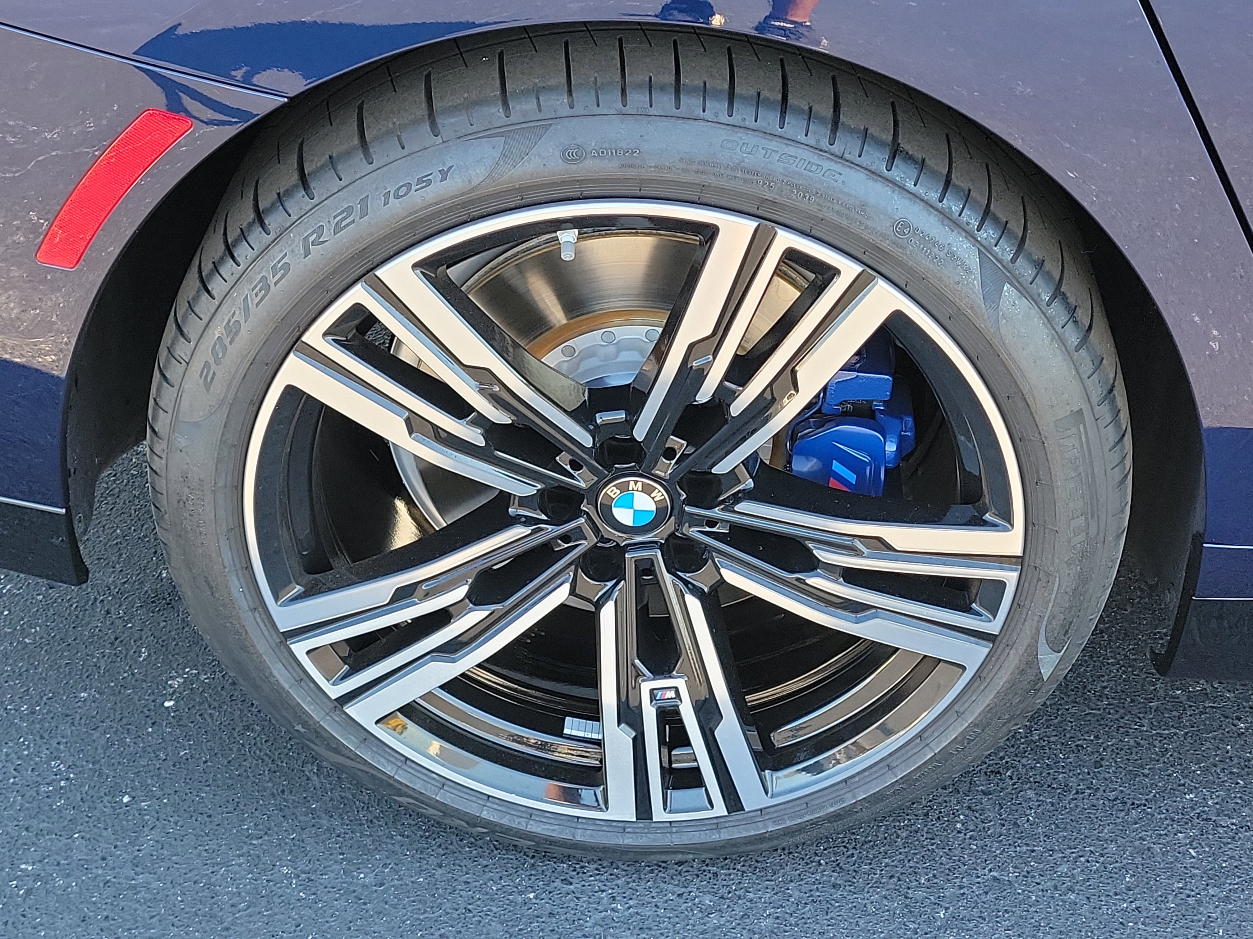 Used 2026 BMW 740i w/ Luxury Rear Seating Package RWD image 6