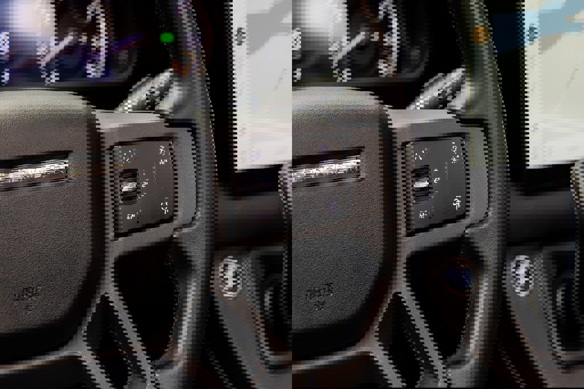 Used 2023 Land Rover Defender 130 X-Dynamic SE AWD/4WD image 46