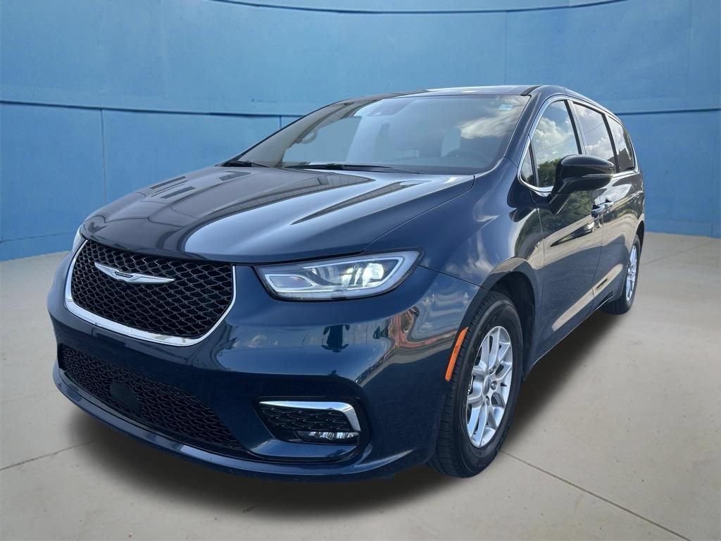 Used 2025 Chrysler Pacifica Select FWD image 5