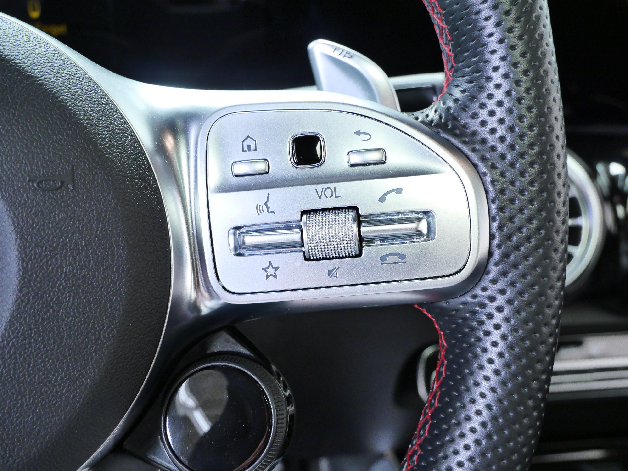 Certified 2023 Mercedes-Benz GLB 35 AMG 4MATIC image 26